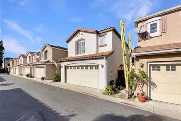 Cottage Lane gated community in Hawthorne